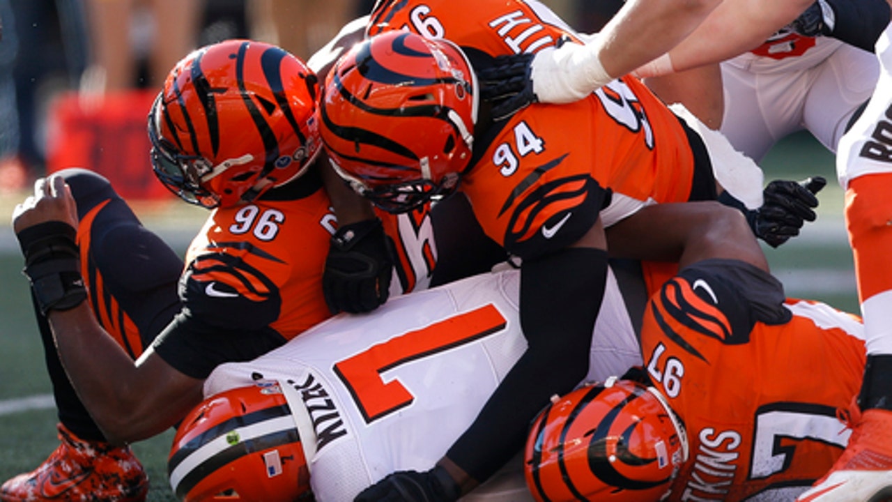 As Eagles soar with Wentz, Browns sink without him